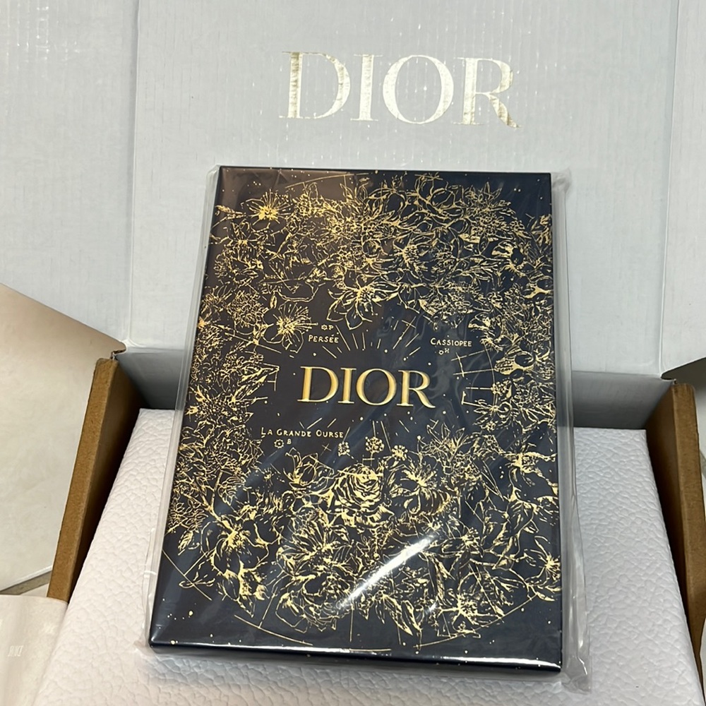 Dior 2022 Holiday Special Notebook⭐️